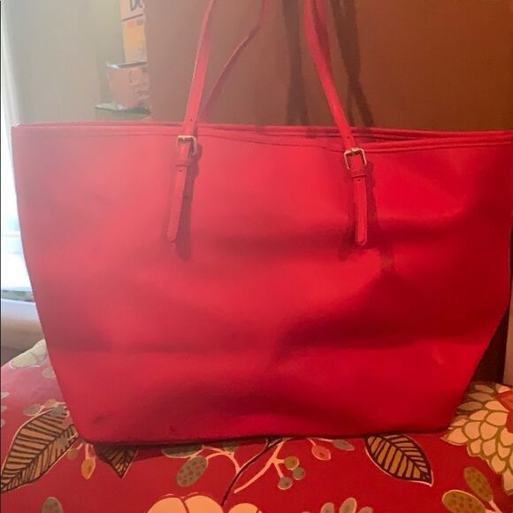 Red bag  - Picture 1 of 6